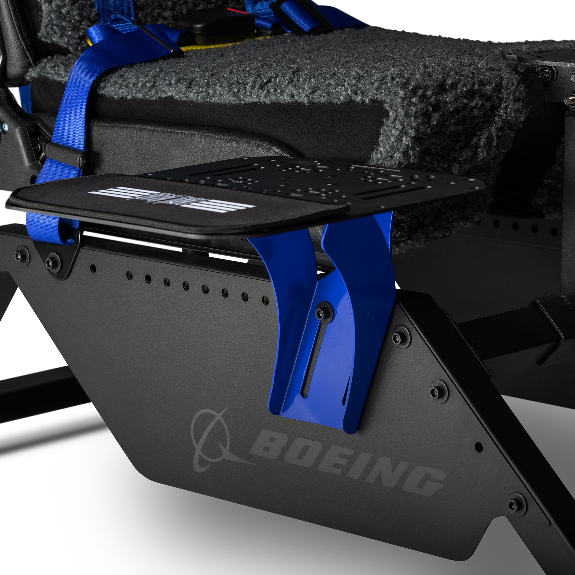 Next Level Racing Flight Simulator Boeing Commercial Edition cockpit